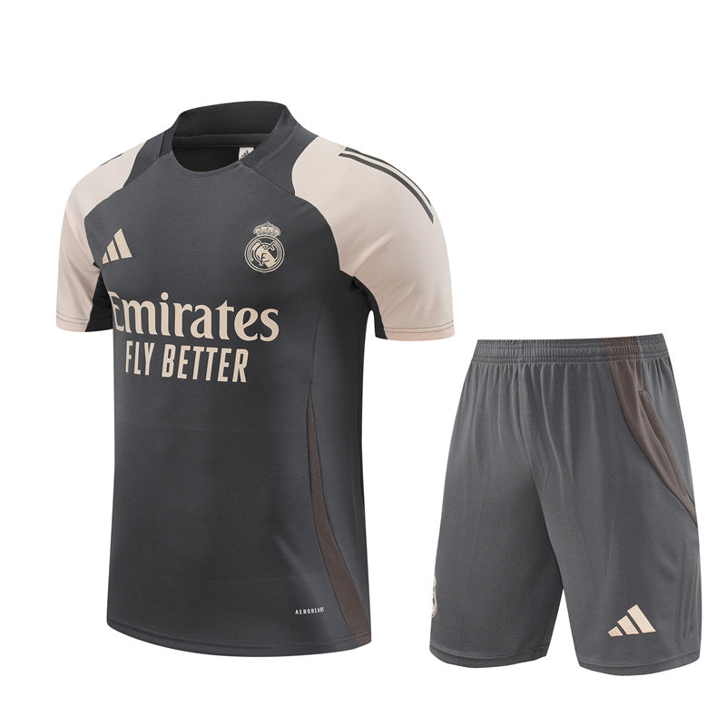 MAILLOT TRAINING REAL MADRID GRIS HOMME 2024-2025
REAL MADRID CF